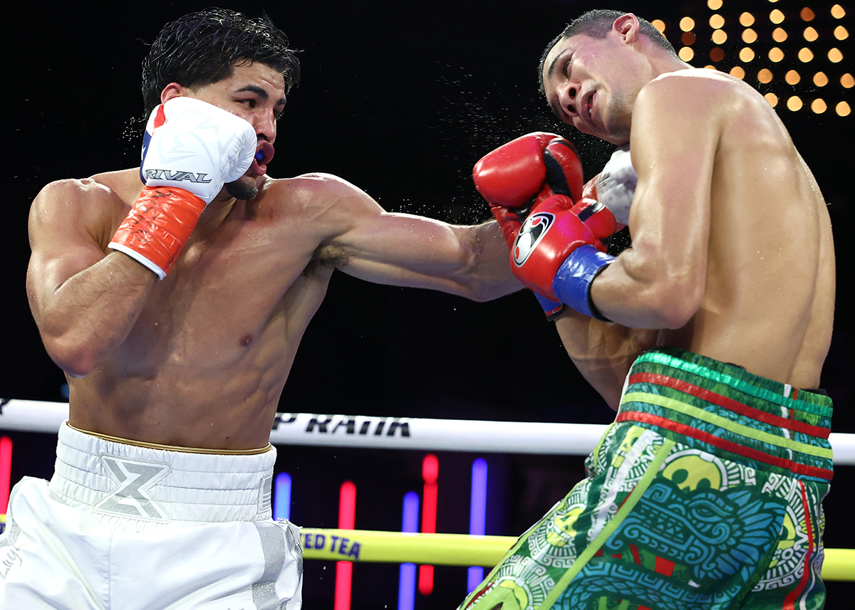 Xander Zayas landed a wide variety of effective punches. Photo: Mikey Williams, Top Rank Boxing