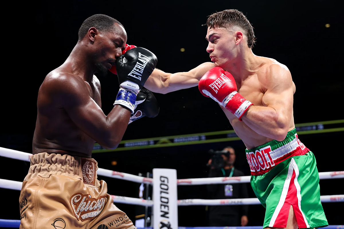 Kenneth Sims Jr. kept himself in the fight and kept it close, but could not win enough rounds early to build a lead against Oscar Duarte as he has with other opponents. Photo: Cris Esqueda, Golden Boy Boxing 