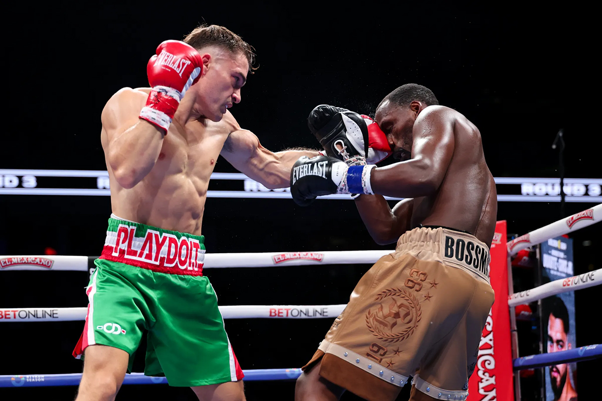 Oscar Duarte's power punching and ring generalship gave him the edge over Kenneth Sims Jr. on his home turf in Chicago. Photo: Cris Esqueda, Golden Boy Boxing