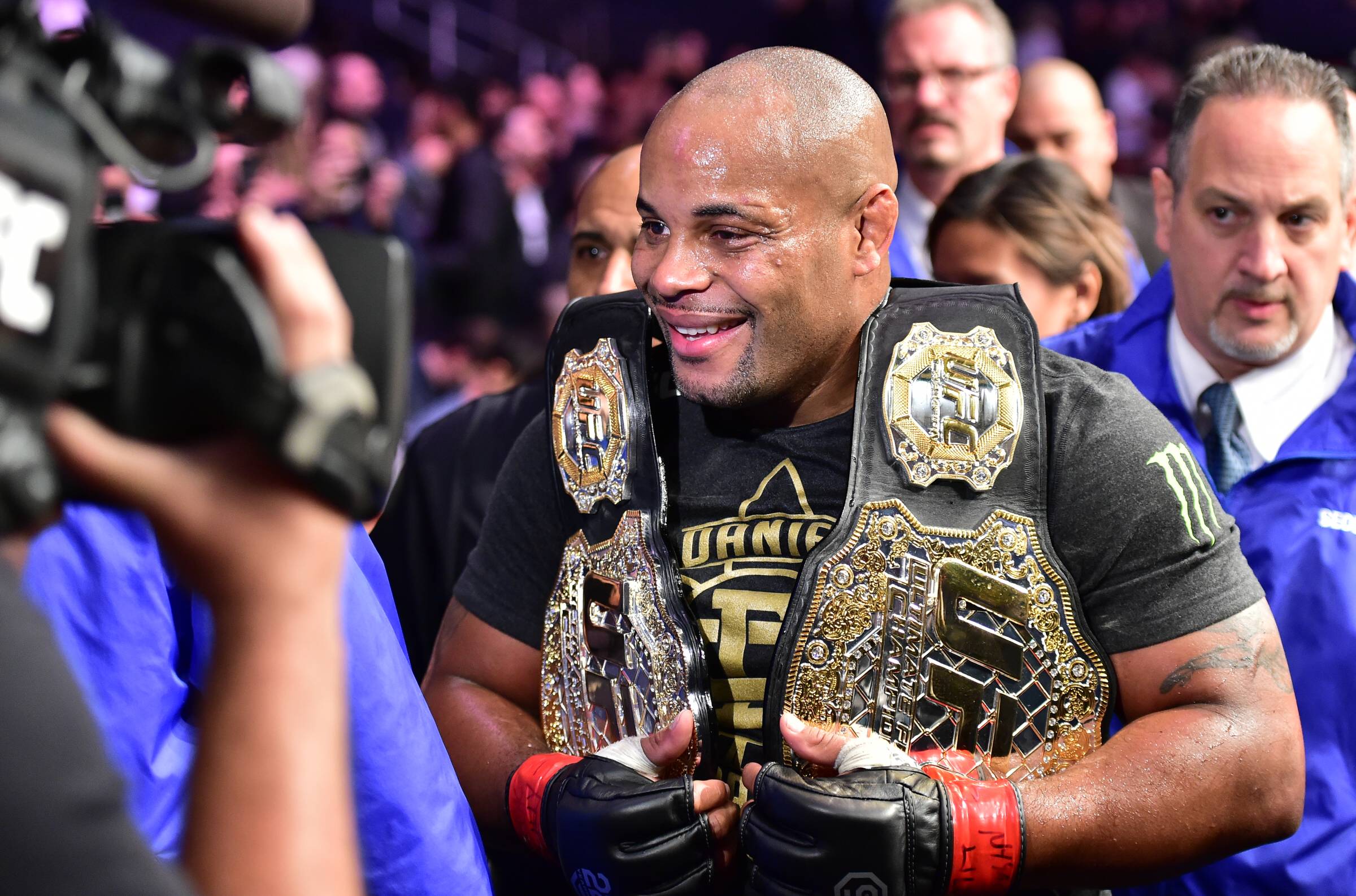 Daniel Cormier Pushes Back on Islam Makhachev’s Heavy Favoritism Against Jack Della Maddalena Ahead of UFC 322