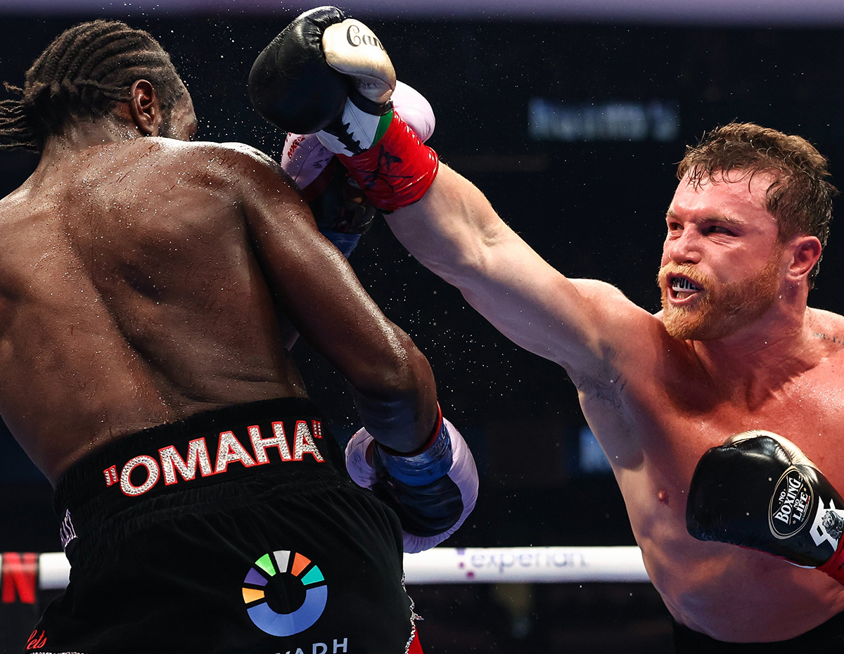 Terence Crawford urged fans not to take anything away from the excellent performance of Canelo Álvarez. Photo: Zuffa Boxing
