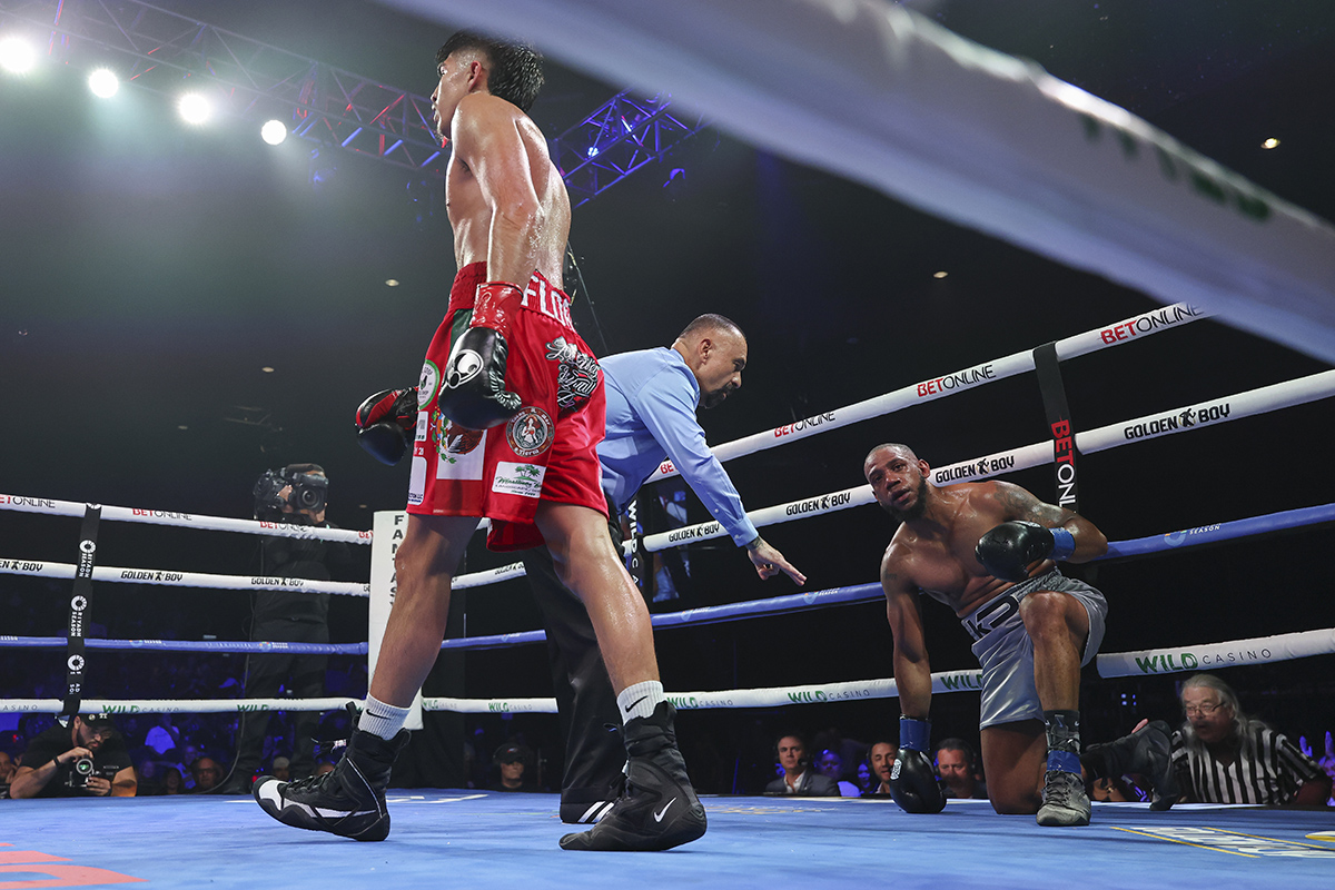 Grant Flores scores a kncokdown of Courtney Pennington. Photo: Golden Boy Boxing Collazo Fundora