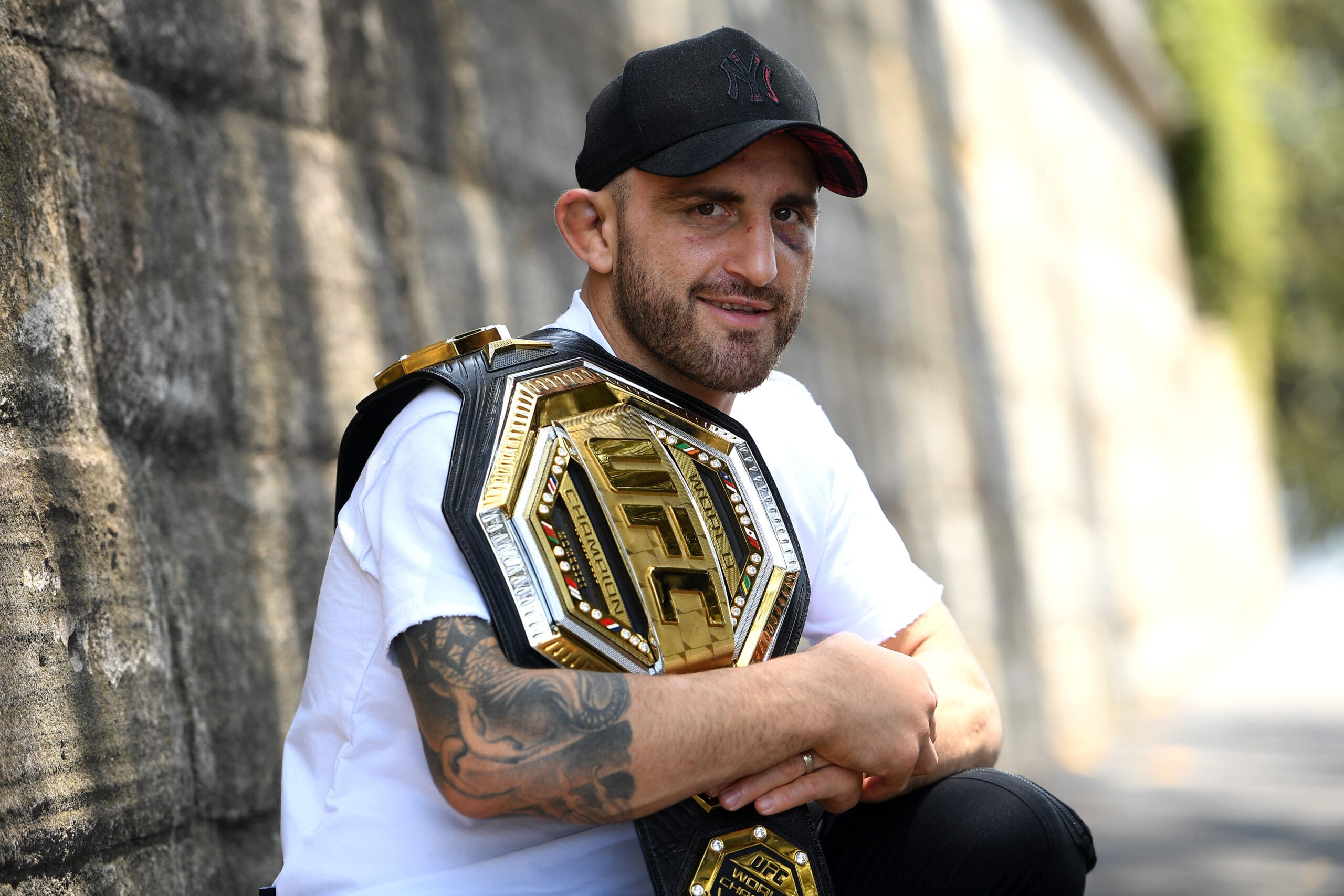 Alexander Volkanovski Welcomes Fourth Daughter on ‘Short Notice’ Ahead of Rumored UFC 323 Title Defense