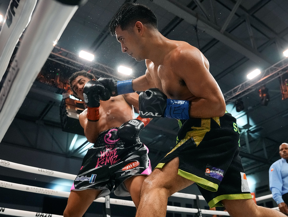Omar “El Relámpago” Juarez of Brownsville sent the fans home happy with his win over Puerto Rico’s Omar “The New Era” Rosario. Photo: Harry Aaron/Most Valuable Promotions Prospects 16