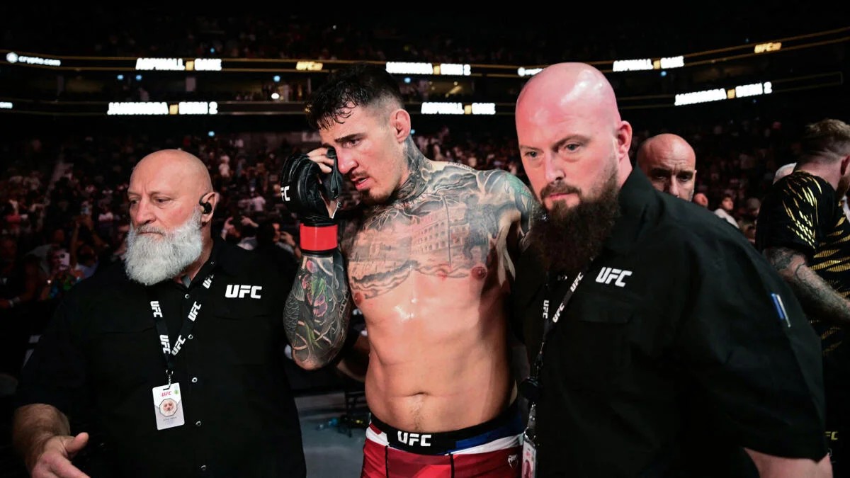 Tom Aspinall eye poke UFC 321
