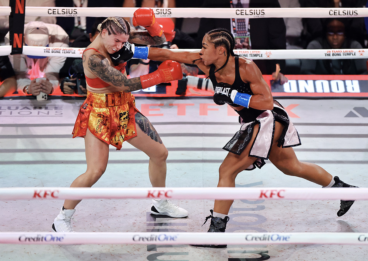 Alycia Baumgardner made good use of three minute rounds to batter Laila Beaudoin for a solid victory on Friday. Photo: Carmen Mandato/Getty Images for Netflix
