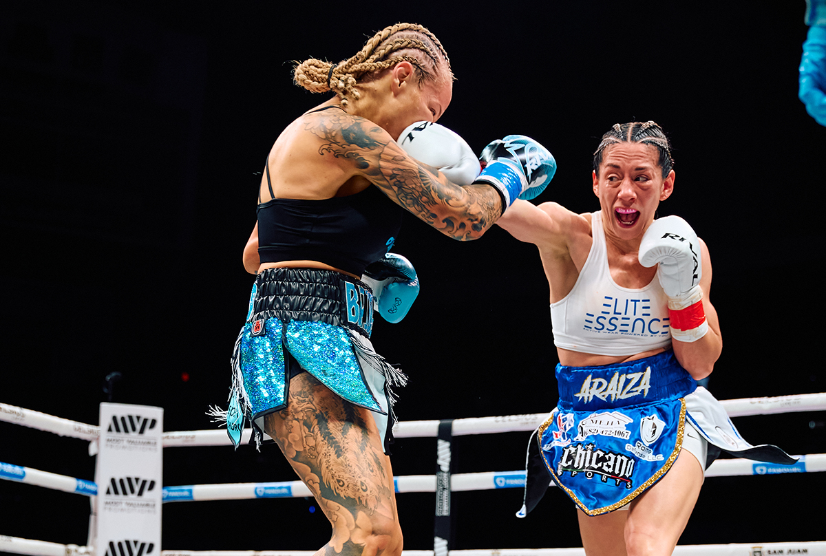 Mother of three Alexis Araiza won one for the moms in her upset over former champion Ebanie Bridges. Photo: Harry Aaron, Most Valuable Promotions