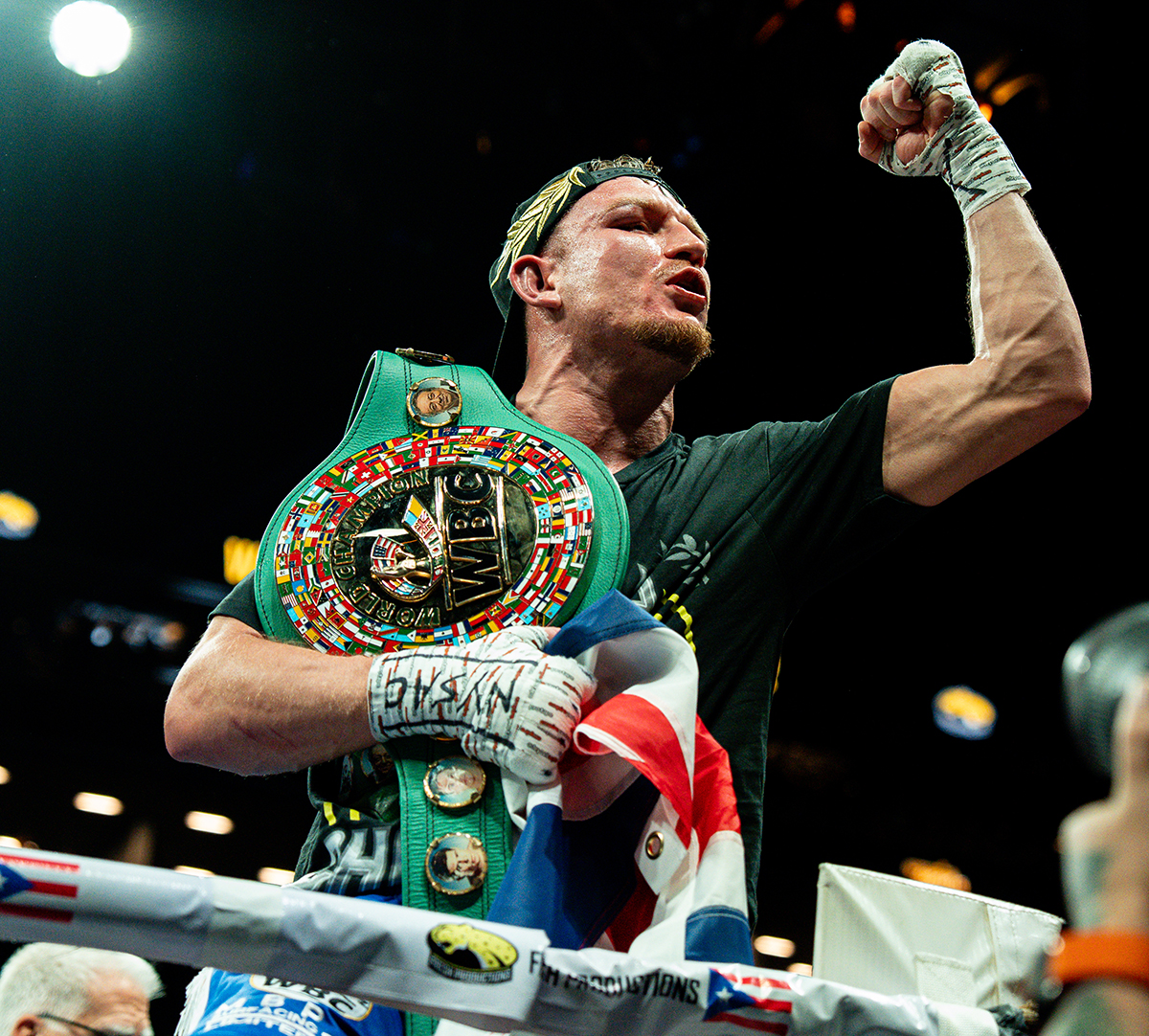 Dalton Smith salutes his fans who traveled to Brooklyn from Sheffield, England to see him become a world champion. Photo: Mohsin Hussain, Matchroom Boxing