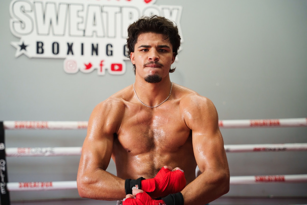 Xander Zayas can become the youngest unified champion in boxing with a win Saturday at age 23. Photo: Top Rank Boxing