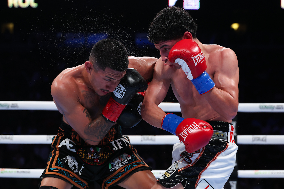 Arturo Cardenas and Jordan Martinez gave the Arizona fans all the action they could ask for in their super bantamweight fight. Photo: Cris Esqueda, Matchroom Boxing