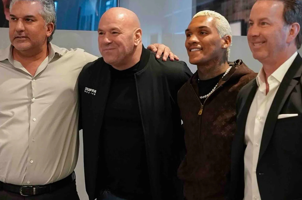 Conor Benn with Dana White and his new Zuffa Boxing team. Photo: Zuffa Boxing Benn vs Prograis