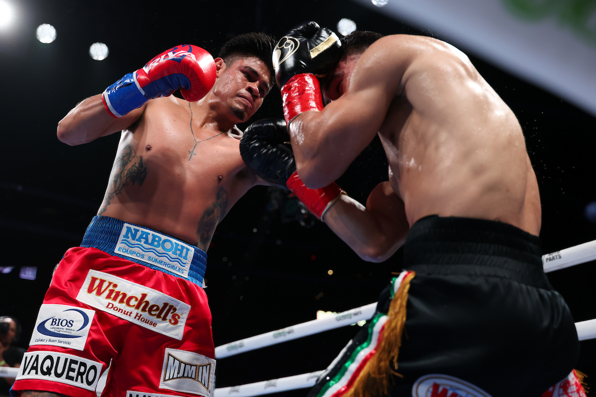 Emanuel Navarrete delivered his best performance in years with a dominant win over Eduardo “Sugar” Nunez to become the unified IBF and WBO Junior Lightweight champion. Photo: Cris Esqueda, Matchroom Boxing