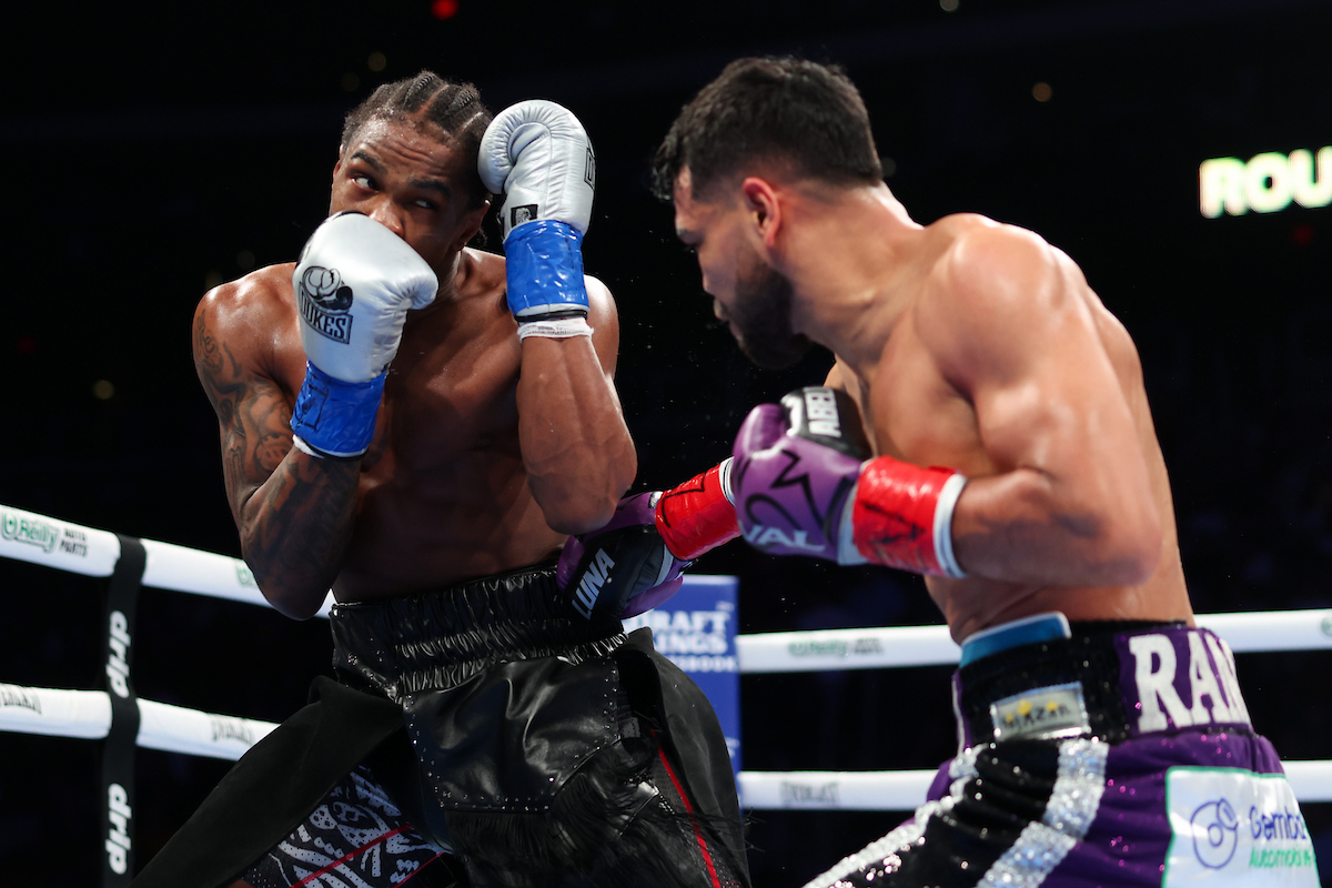 Abel Ramos stayed patient and stuck with his game plan, investing early in body punching to slow down Tahmir Smalls. Photo: Cris Esqueda, Matchroom Boxing Navarrete Nunez
