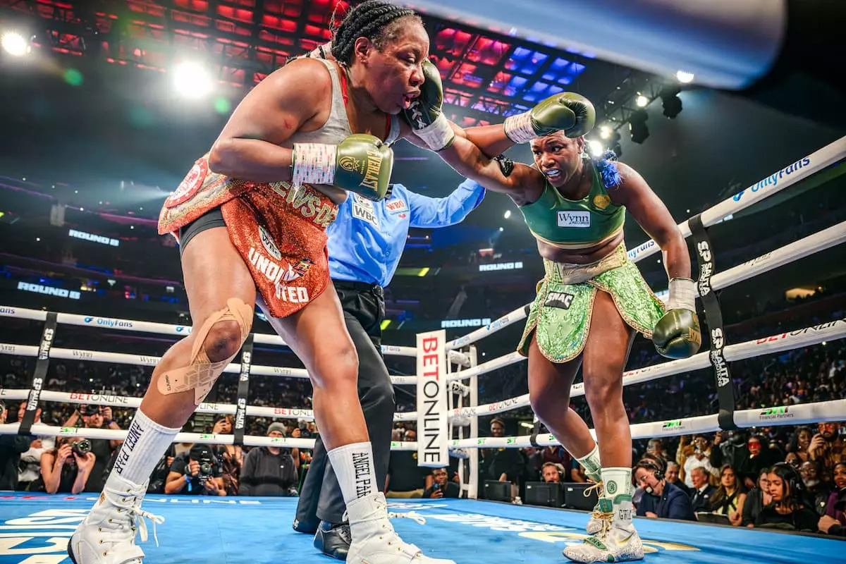 Forget what the scorecards say. Claressa Shields and Franchon Crews-Dezurn thoroughly entertained the Detroit fans in a sold-out Little Caesars Arena. Photo: Andrew Potter, Salita Promotions