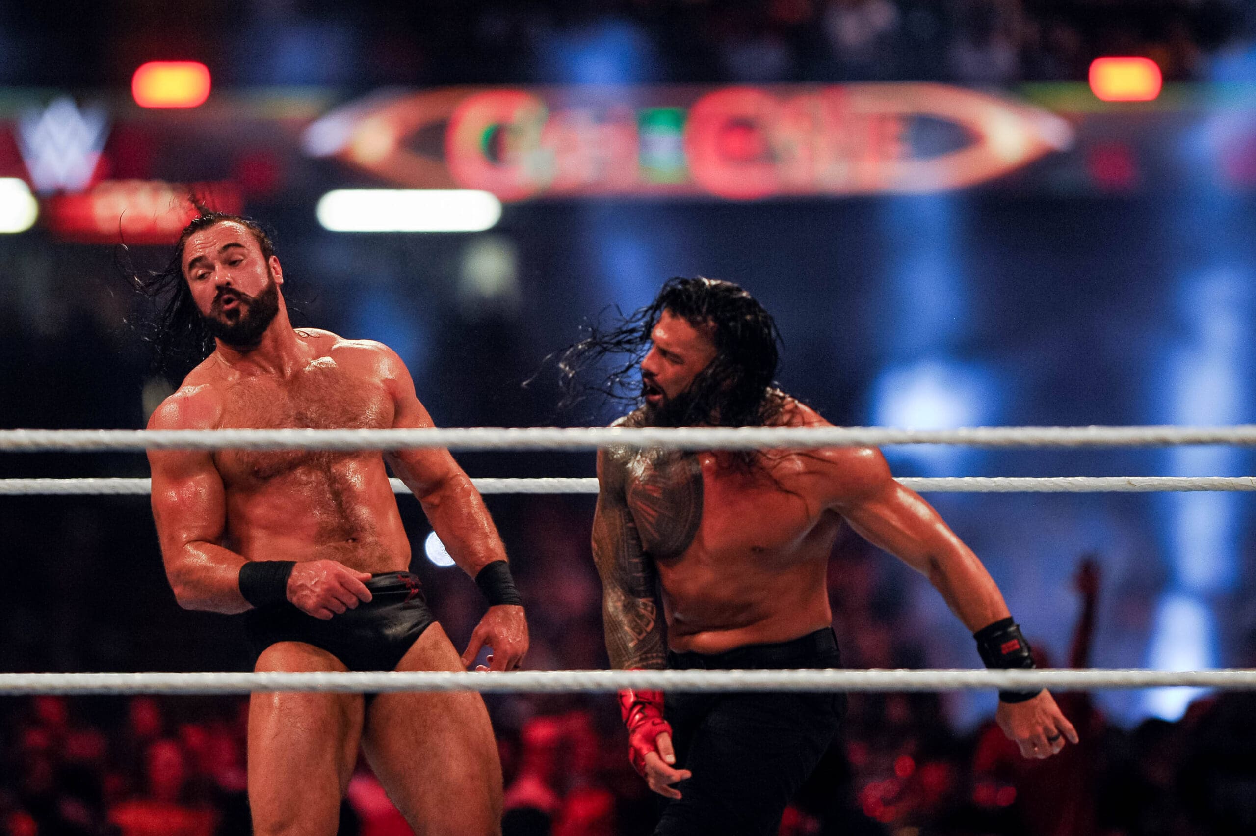 Drew McIntyre v Roman Reigns during WWE Clash at the Castle, Cardiff 2022 (Karl Newton SPP Press Photo)) Copyright: xKarlxNewton SPPx(SportxPressxPhox spp-en-KaNesPrPh-_KWN4523