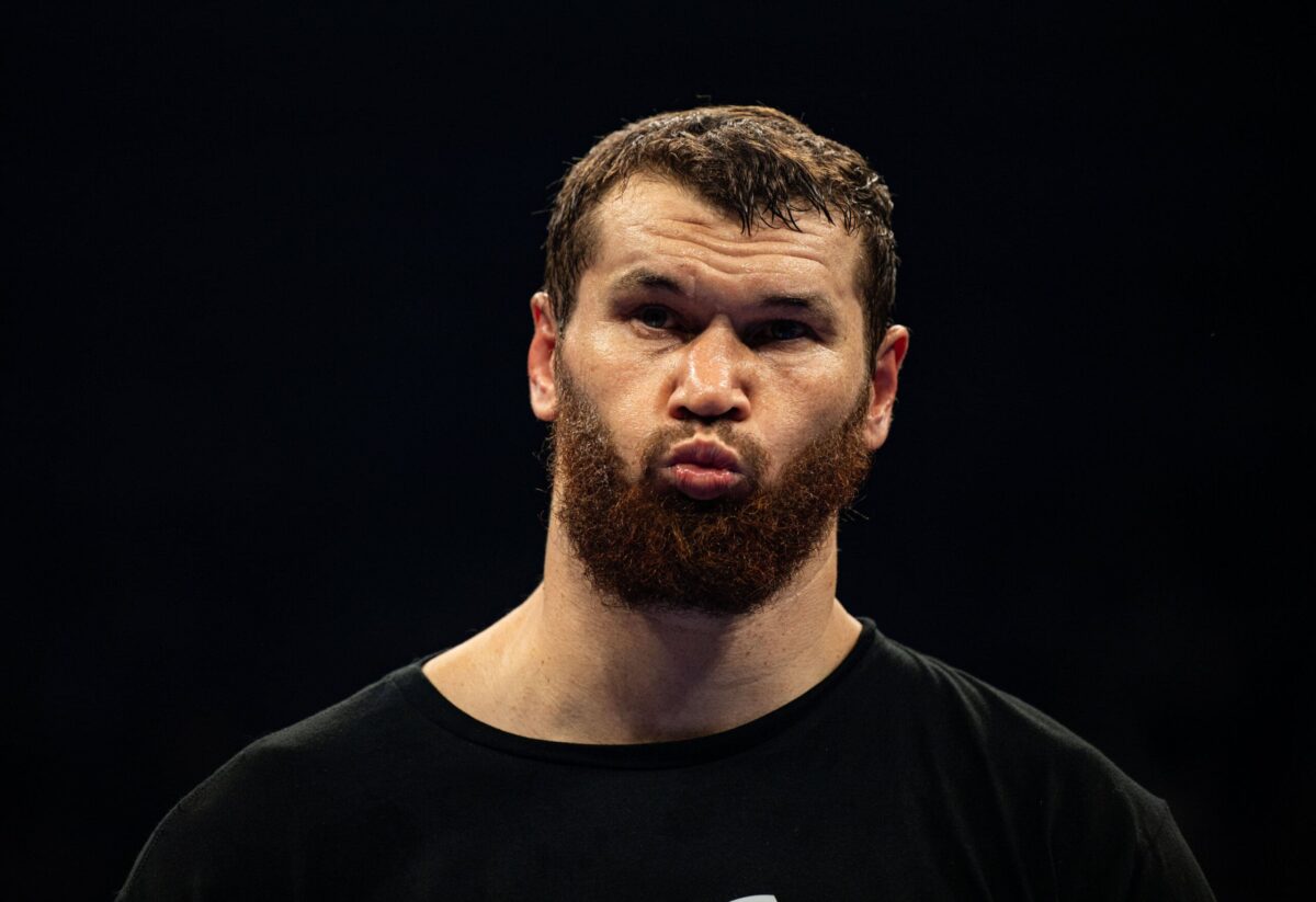 Arslanbek Makhmudov vs Tyson Fury on Netflix in April 2026