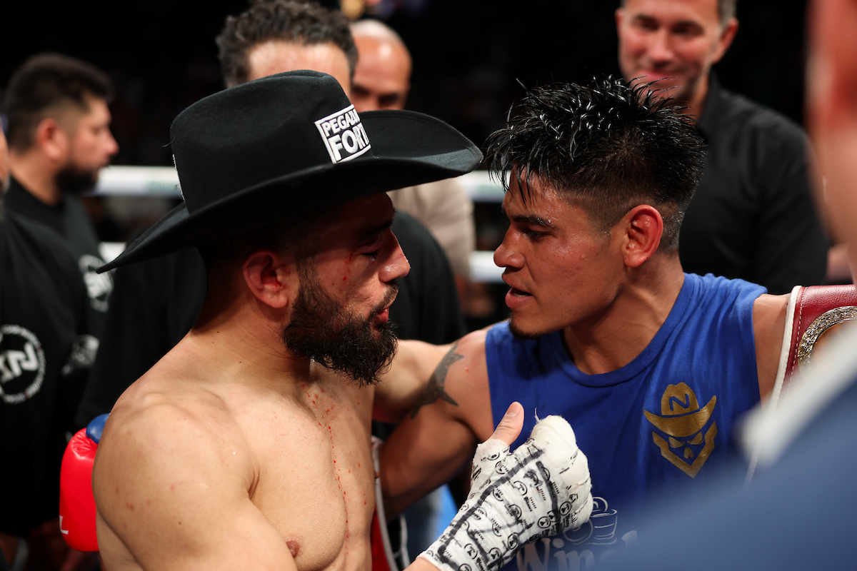 Emanuel Navarrete and Eduardo “Sugar” Núñez embraced after their fight, with Navarrete giving Núñez his trademark cowboy hat. Photo: Cris Esqueda, Matchroom Boxing
