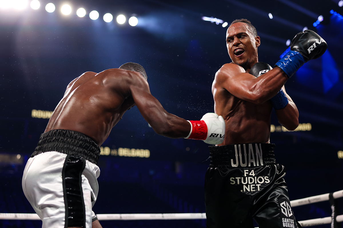 Juan Carrillo delivered a vicious fourth round knockout over Mario Delgado. Photo: Cris Esqueda, Golden Boy Boxing Cinco De Mayo