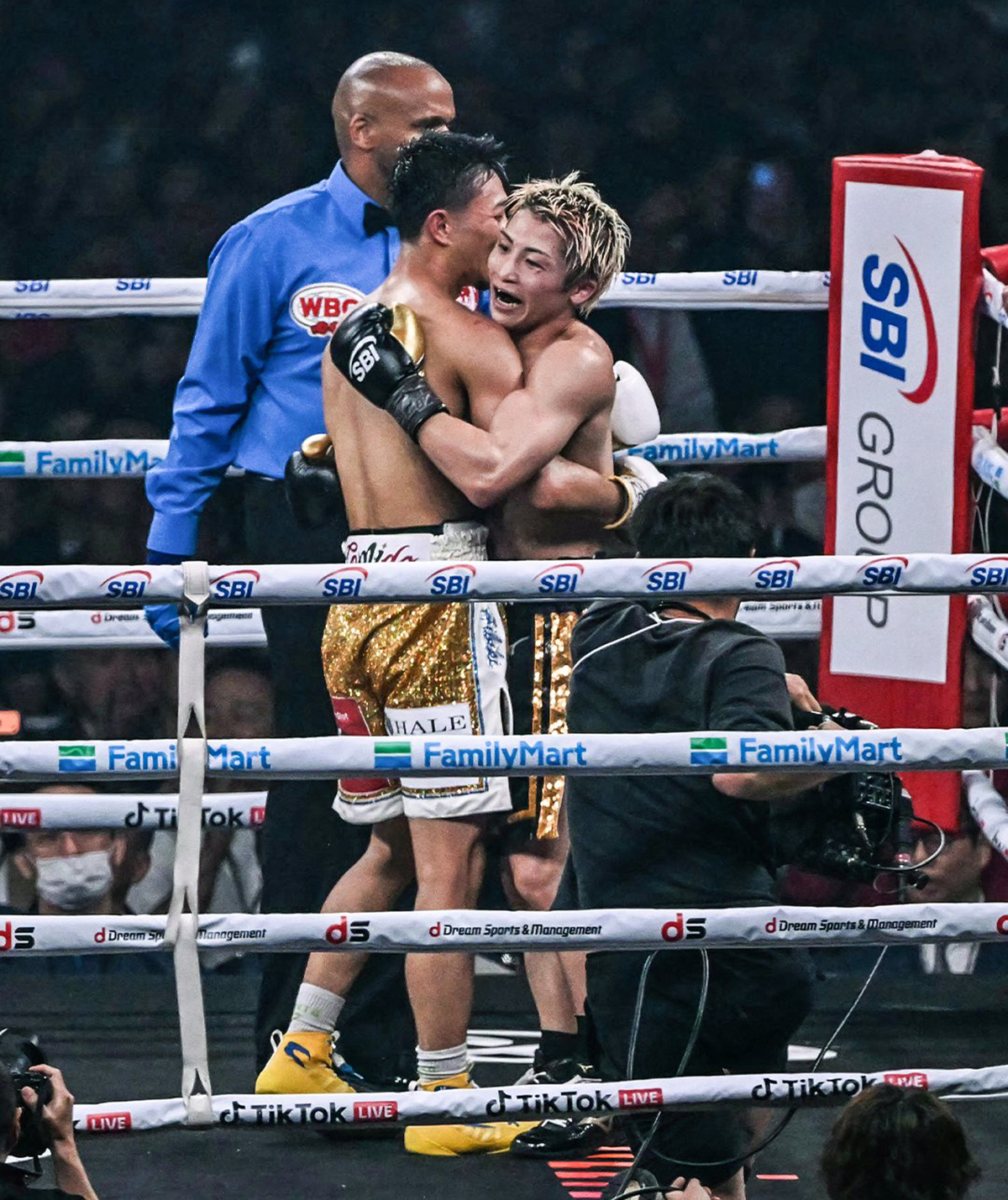 As they did through the fight buildup, Naoya Inoue and Junto Nakatani showed tremendous respect toward one another. Photo: DAZN Boxing Inoue vs Nakatani