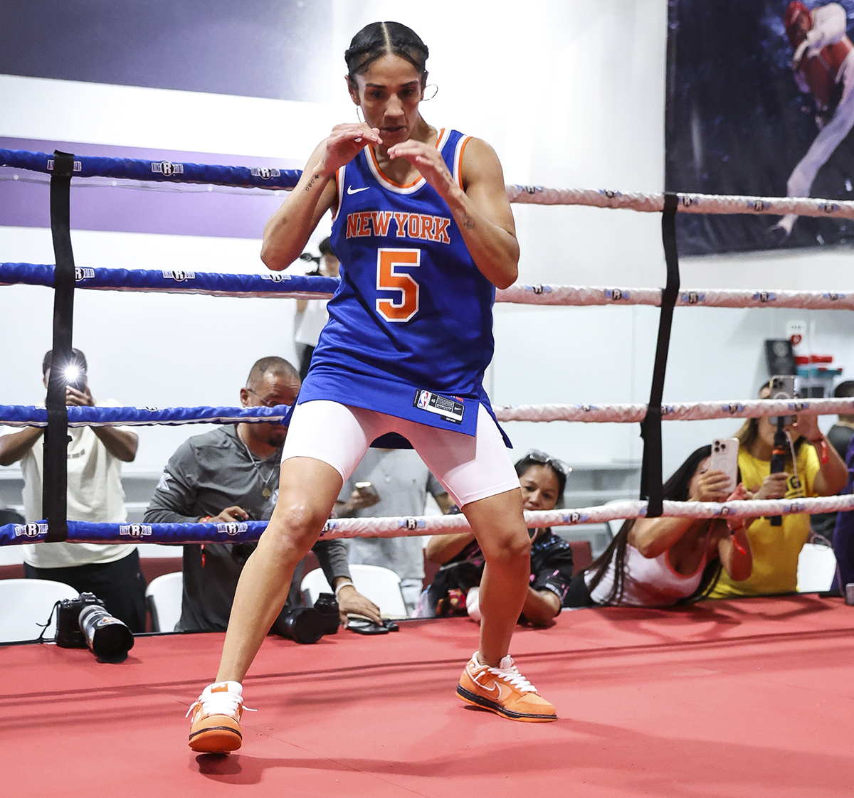 Amanda Serrano channels the spirit of her New York Knicks at the Hans Martial Arts Gym in El Paso, Texas. Photo: Matt Ferris / MVP MVPW03