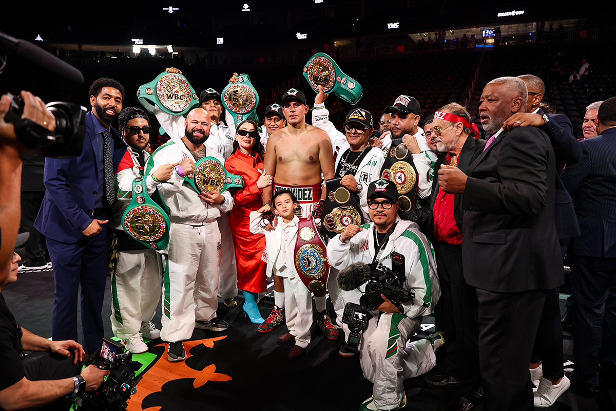 David Benavidez celebrates his Cinco de Mayo victory with his team. Photo: Cris Esqueda, Golden Boy Boxing