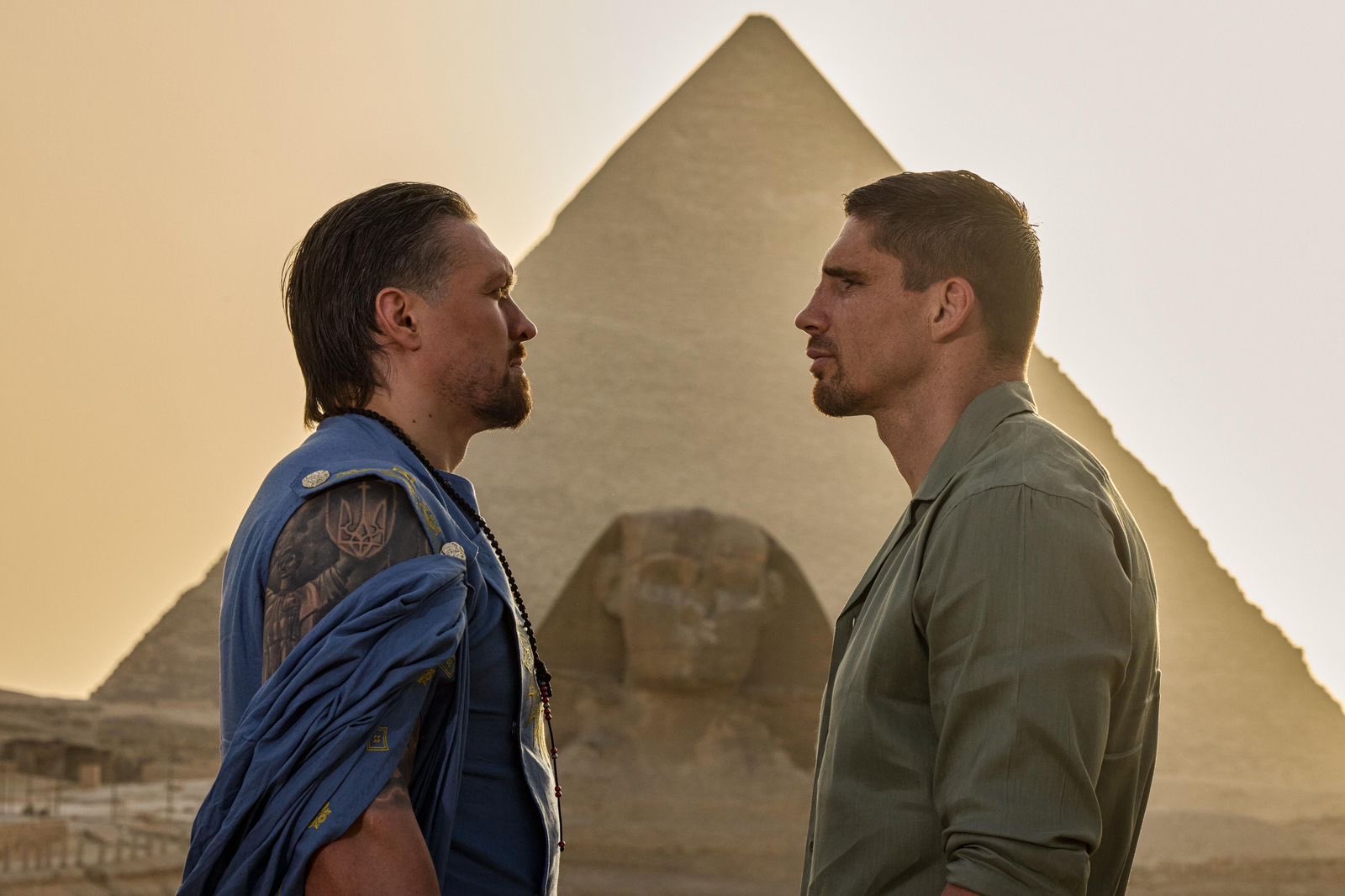Oleksandr Usyk and Rico Verhoeven face off at the Pyramids of Giza. Photo: Mark Robinson, Matchroom Boxing