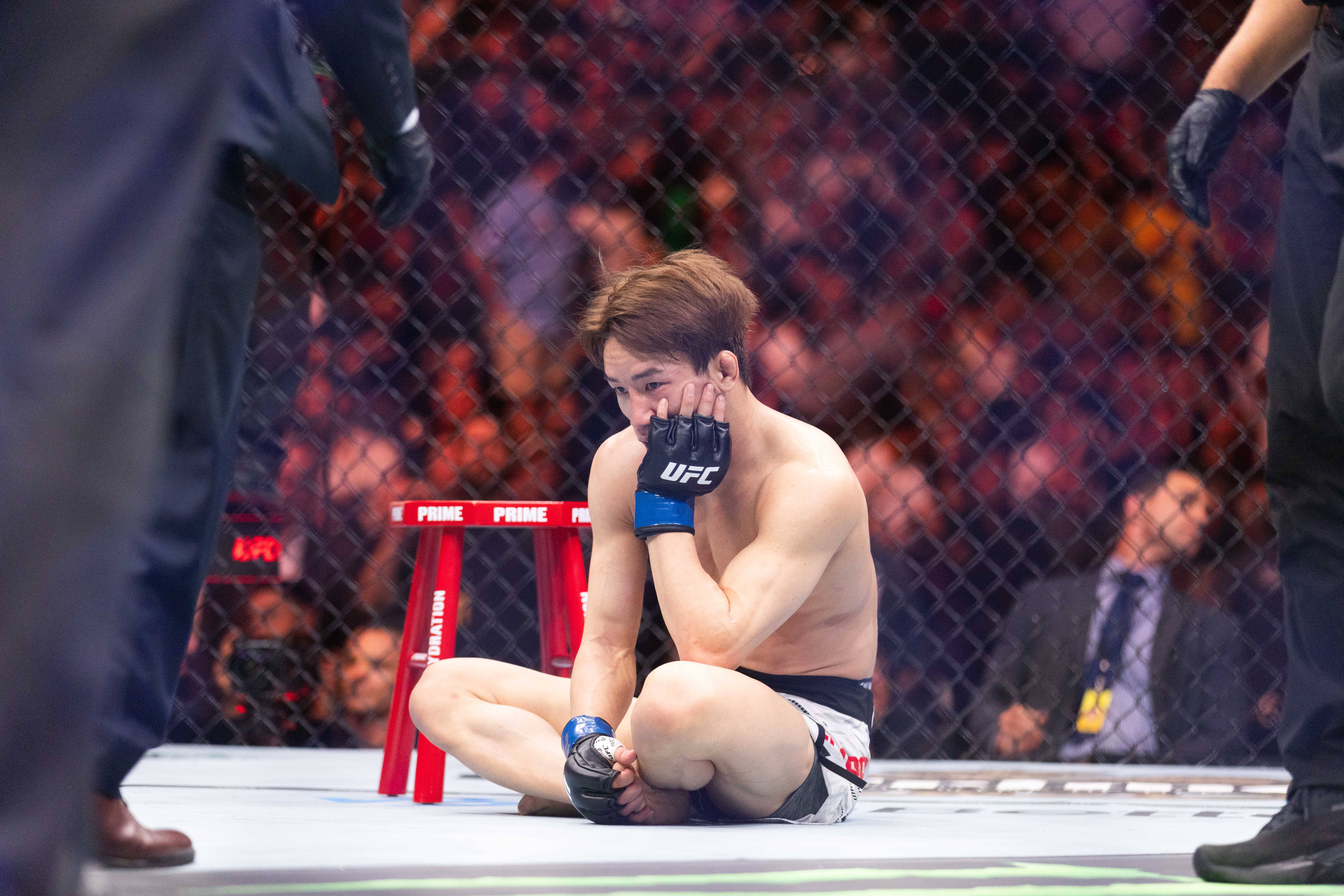 UFC 319: DU PLESSIS VS CHIMAEV - Tim Elliott Vs .Kai Asakura.