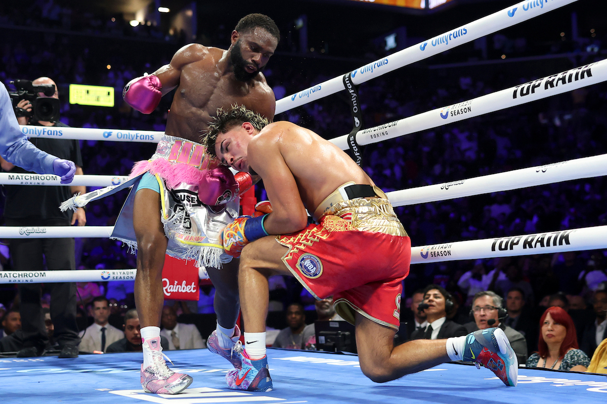 Xander Zayas made a strategic mistake getting into a firefight with Boots Ennis. Photo: Cris Esqueda, Matchroom Boxing