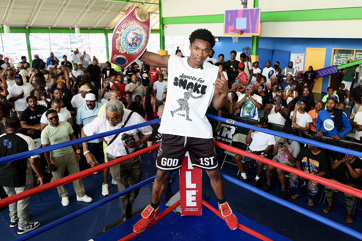 Hometown hero Abdullah Mason drew a big crowd to his media workout this week in Cleveland ahead of his title defense Saturday. Photo: Top Rank Boxing