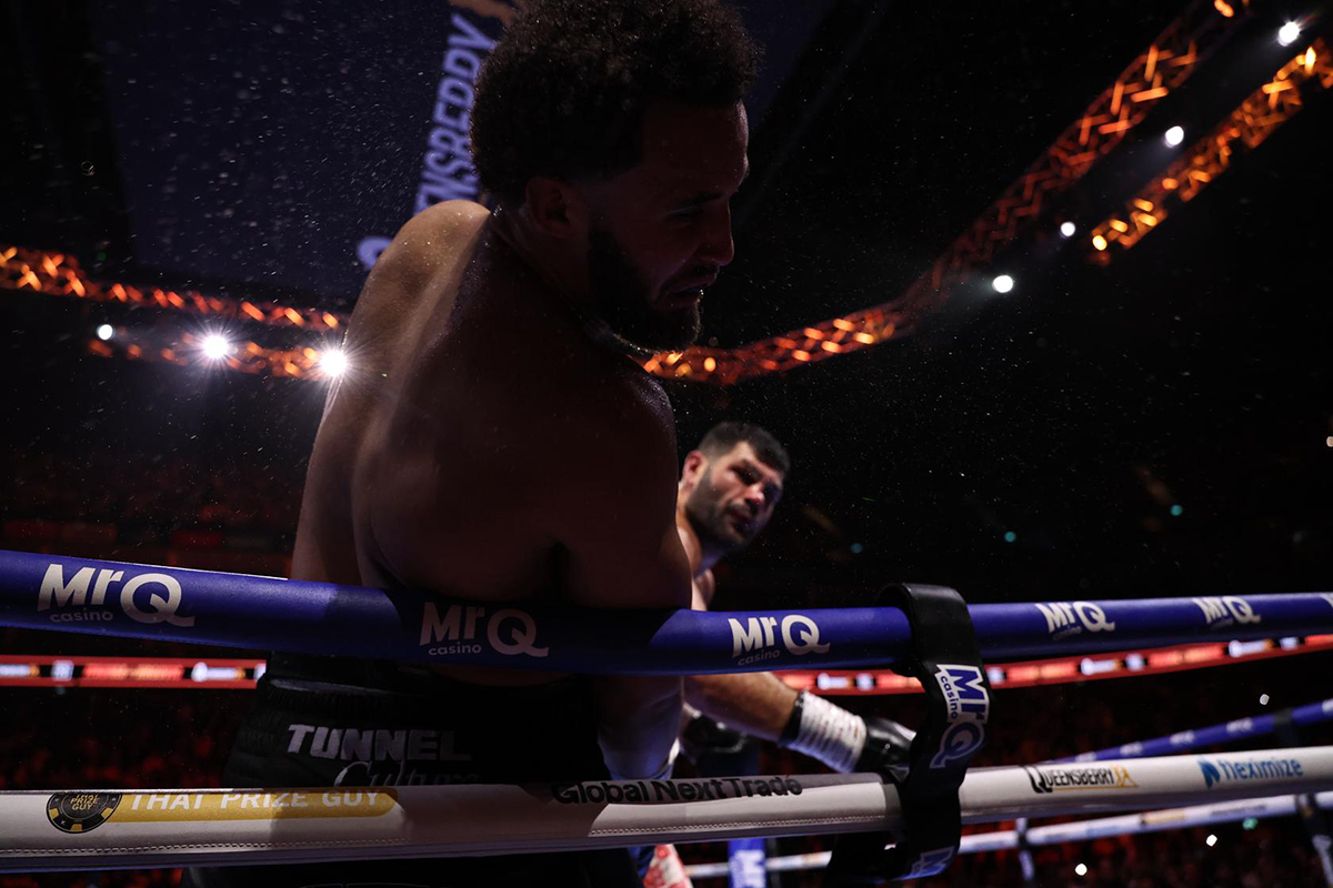 When Filip Hrgović saw his opportunity, he took the fight to Moses Itauma and had him bouncing off the ropes, his legs gone. Photo: Queensberry Promotions