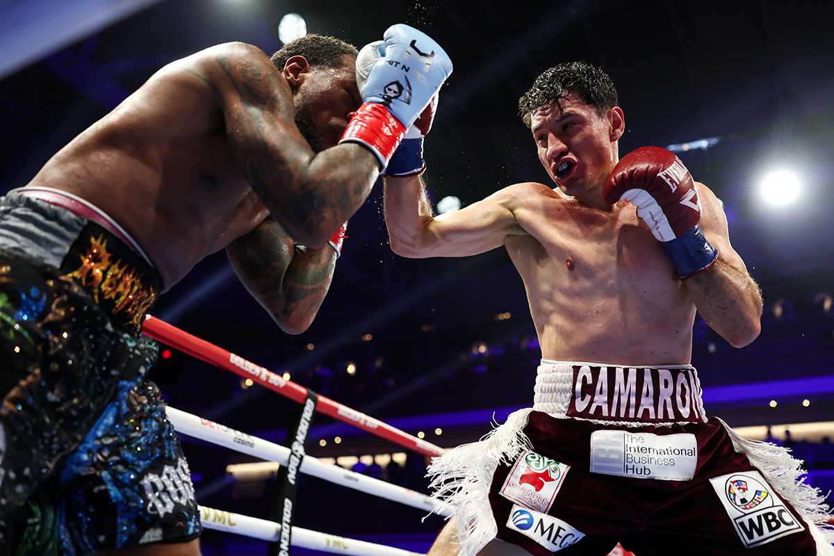 William Zepeda outworked and outclasses Lamont Roach Jr. in a dominating and exciting fight. Photo: Cris Esqueda, Golden Boy Boxing