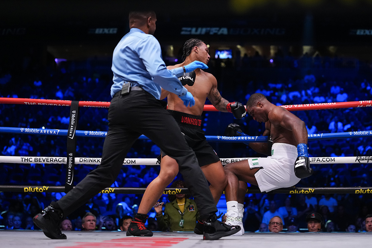 Da'Mazion Vanhouter showed off his serious firepower, knocking out Raphael Akpejiori. Photo: Cooper Neill/Zuffa Boxing via Getty Images