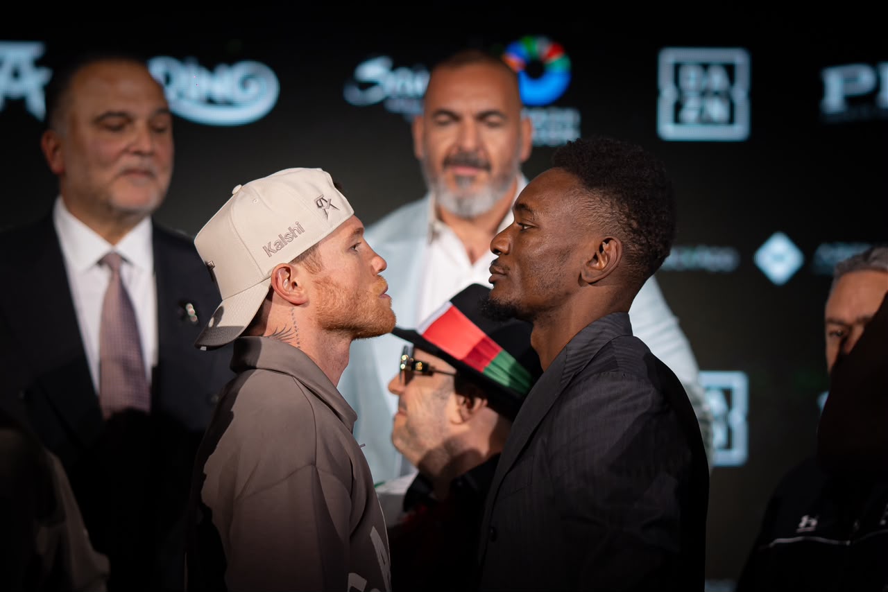 Canelo Álvarez and Christian Mbilli pose in a polite faceoff in Riyadh on Thursday. Photo: Riyadh Season