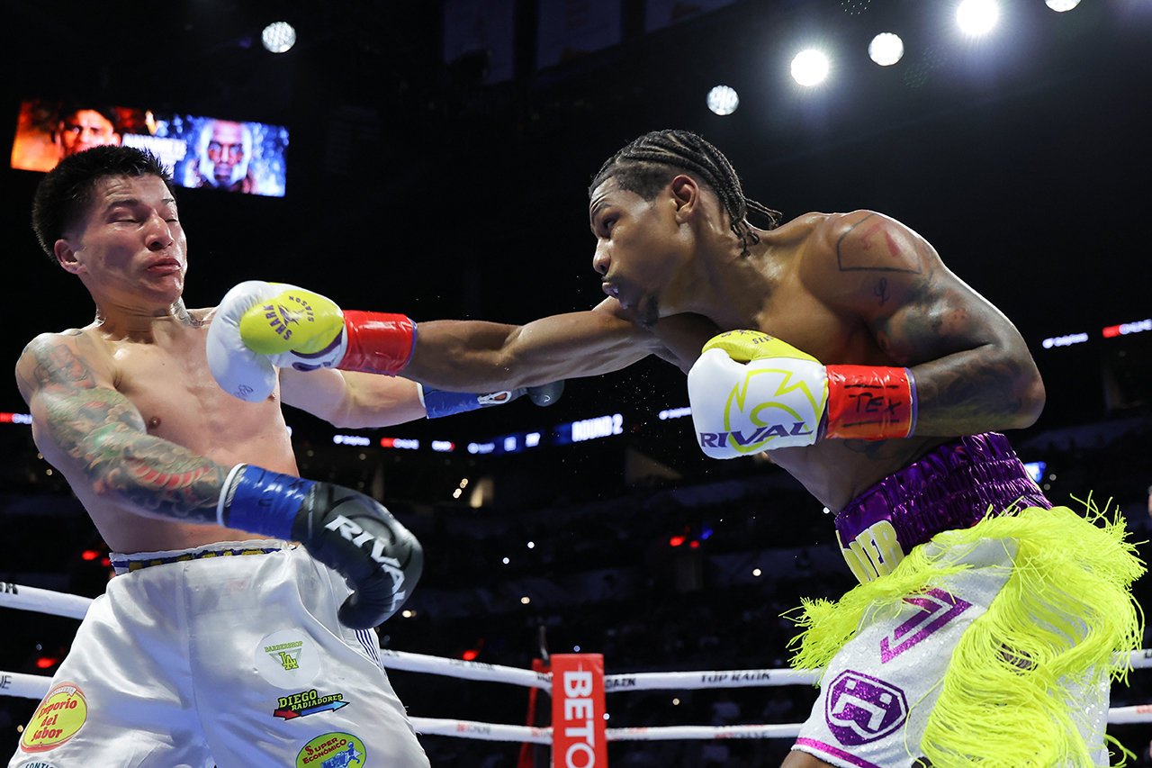 Deric "Scooter" Davis had to solve the puzzle presented by Joaquin Faccio of Uruguay. The two men delivered a fun action fight. Photo: Top Rank Boxing