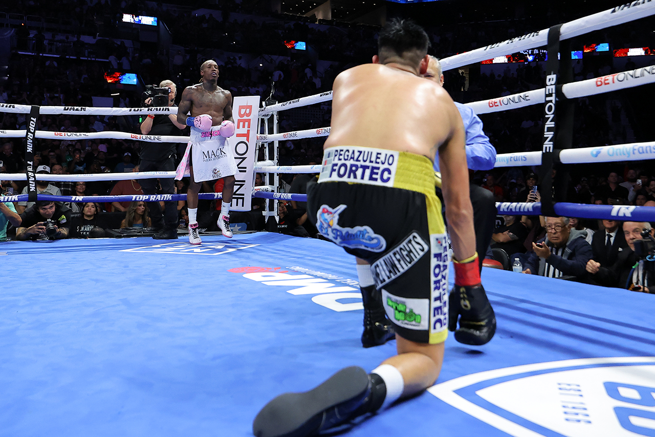O'Shaquie Foster scored three knockdowns in the final round to seal his victory. Photo: Top Rank Boxing