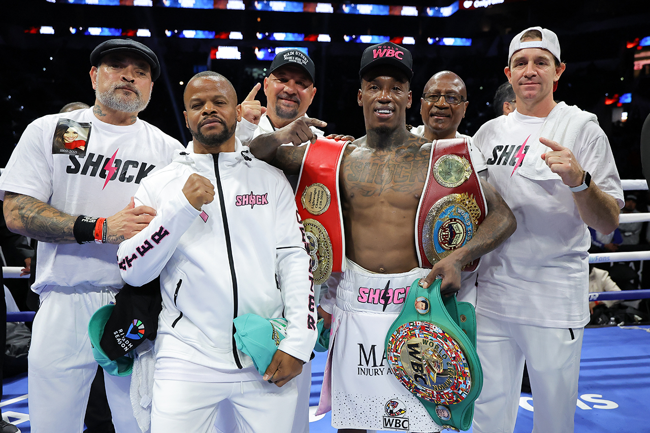 O'Shaquie Foster Freezes Out Emanuel Navarrete Saturday - NY FIGHTS