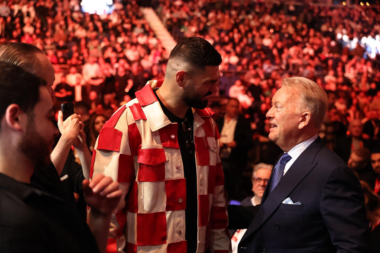 IBF World Heavyweight champion Filip Hrgovic took in the action with Frank Warren of Queensberry Promotions. Photo: Queensberry Promotions Daniel Dubois