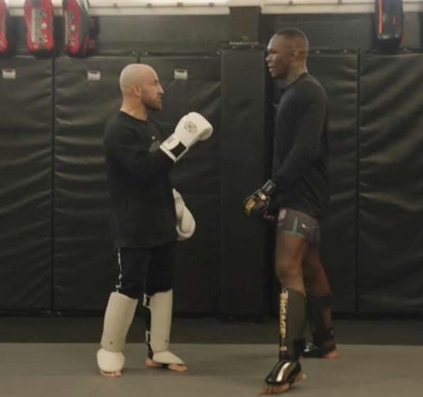 Israel Adesanya and Alexander Volkanovski sparring