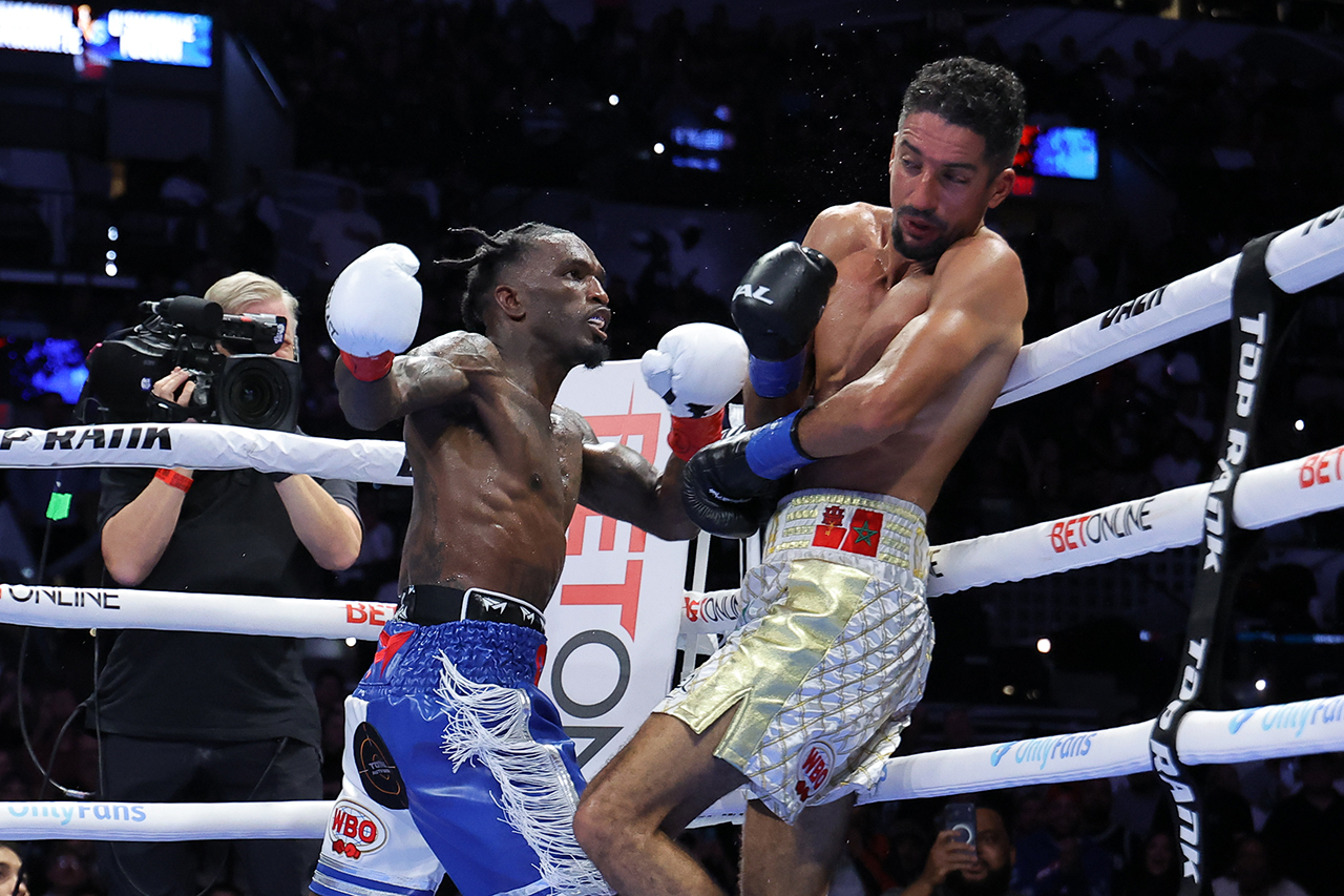 Frank Martin pinned an elusive Tarik Zaina in the corner and left his left hook do the work. Photo: Top Rank Boxing 