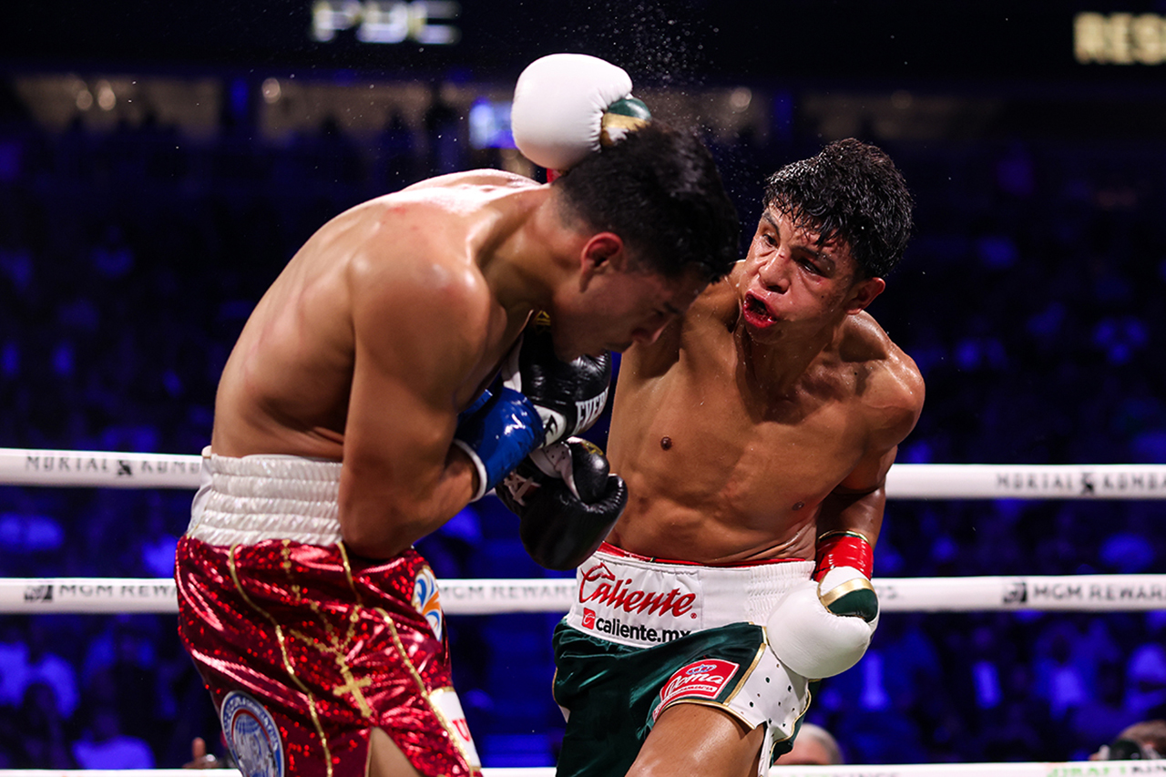 Jaime Munguia was in championship form on the Cinco de Mayo fight card Saturday in Las Vegas. Photo: Cris Esqueda, Golden Boy Boxing Canelo vs Mbilli