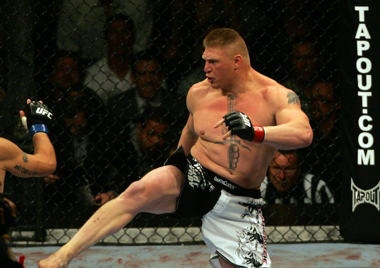 11 July 2009: UFC Heavyweight fighter Brock Lesnar throws a kick at Frank Mir during the UFC 100 main-event between Brock Lesnar and Frank Mir at the Mandalay Bay Events Center in Las Vegas, NV. MMA: JUL 11 UFC 100 Icon357090710117100 EDITORIAL USE ONLY