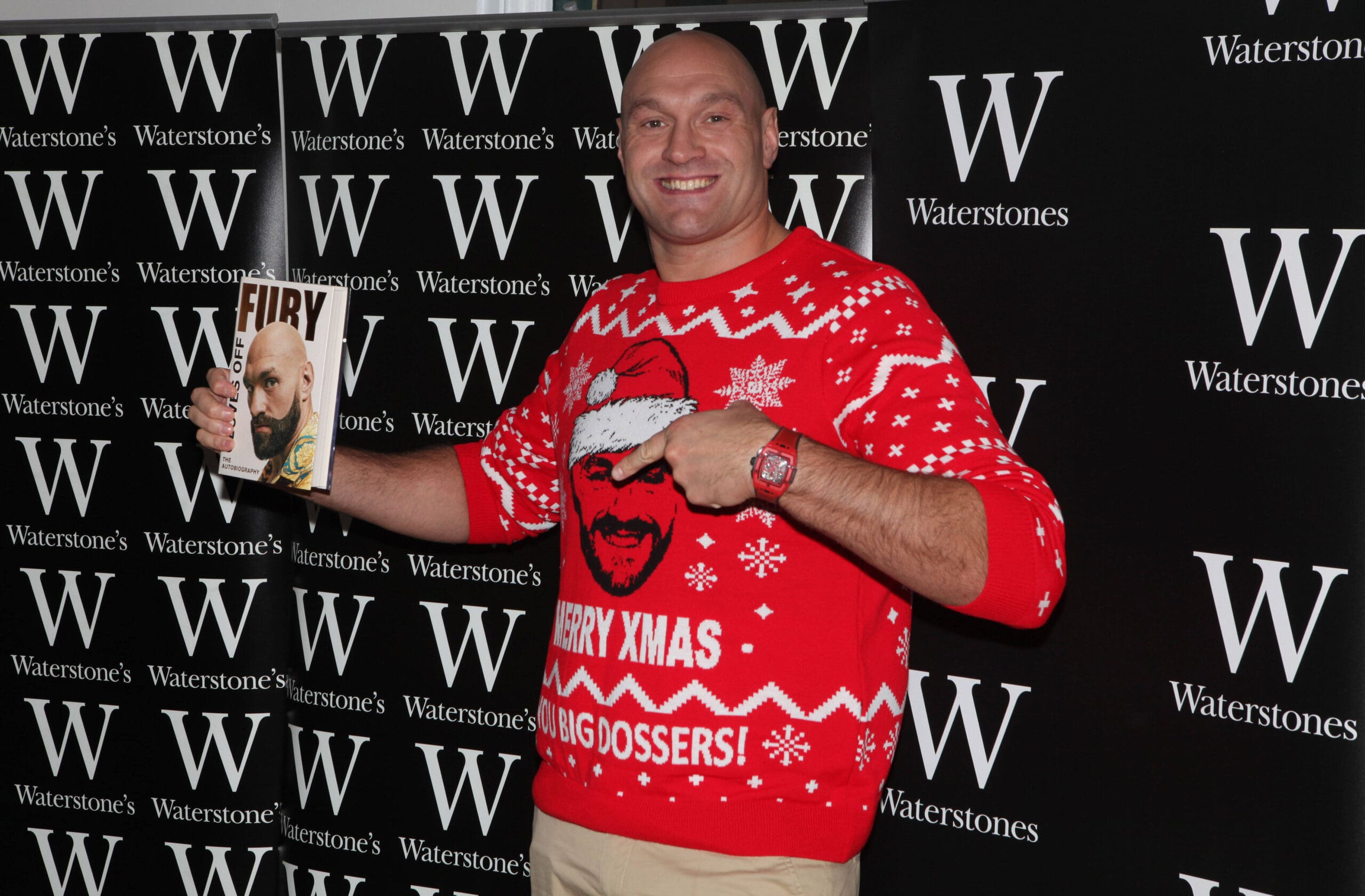 Bilder des Jahres 2022, Entertainment 12 Dezember Entertainment Bilder des Tages Tyson Fury Book Signing Gloves Off London.UK. British Heavyweight boxing champion Tyson Fury at a book signing organised by Waterstones, Leadenhall Market for the publication of his autobiography Gloves Off. 8th December 2022. LMK11-SLIVE081222-001 PUBLICATIONxINxGERxSUIxAUTxONLY