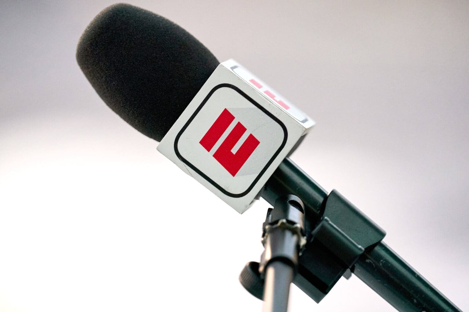 CHICAGO, IL - JANUARY 03: A detailed view of the ESPN logo is seen on a microphone in action during a game between the Chicago Bears and the Green Bay Packers on January 03, 2021 at Soldier Field in Chicago, IL. Photo by Robin Alam/Icon Sportswire NFL, American Football Herren, USA JAN 03 Packers at Bears Icon164210103239