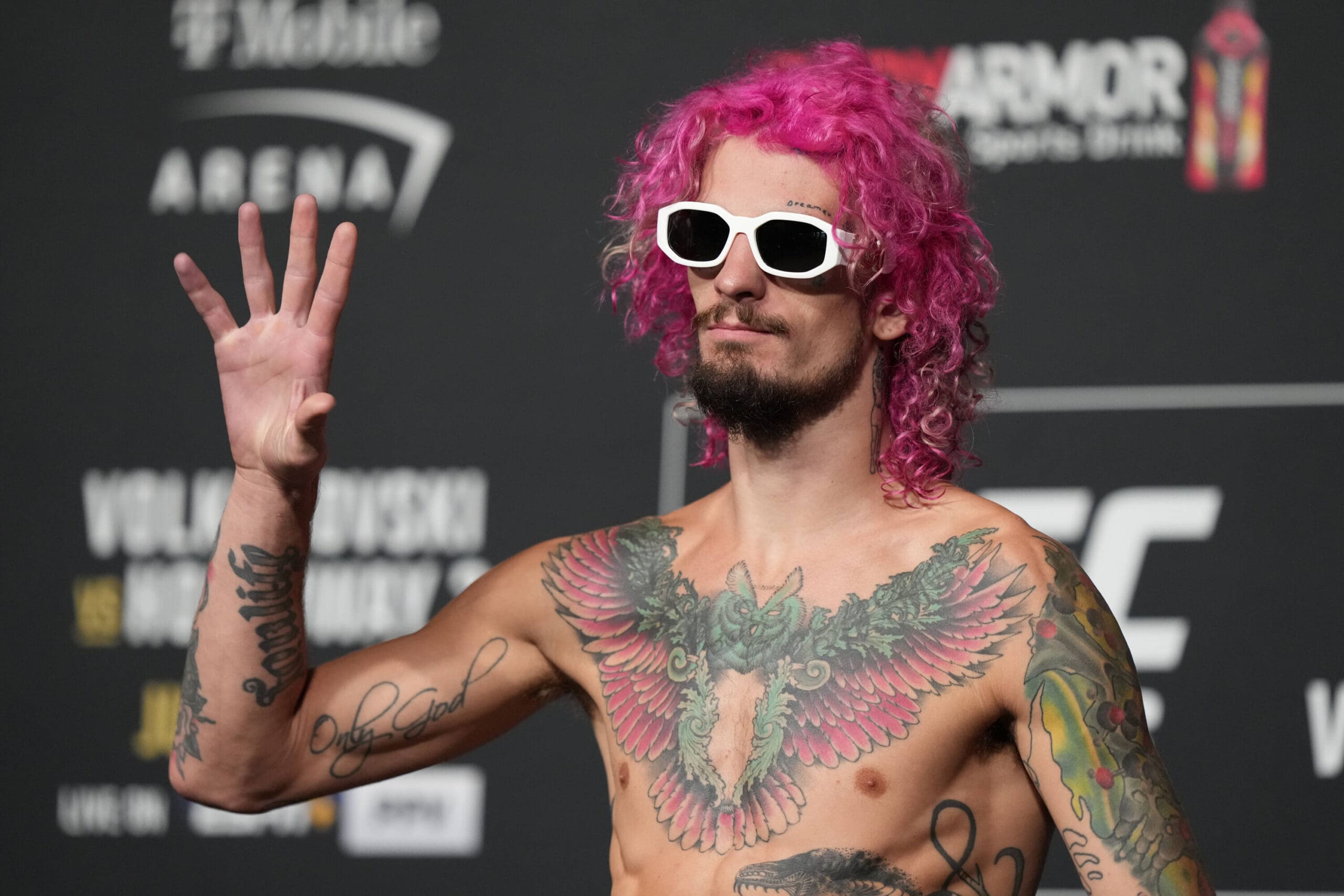 July 1, 2022, LAS VEGAS, NV, LAS VEGAS, NV, United States: LAS VEGAS, NV - June 1: Sean OÃ¢â‚¬â ¢Malley steps on the scale for the official weigh-ins at T-Mobile Arena for UFC 276 on July 1, 2022 in LAS VEGAS, NV, United States. LAS VEGAS, NV United States - ZUMAp175 20220701_zsa_p175_032 Copyright: xLouisxGrassex