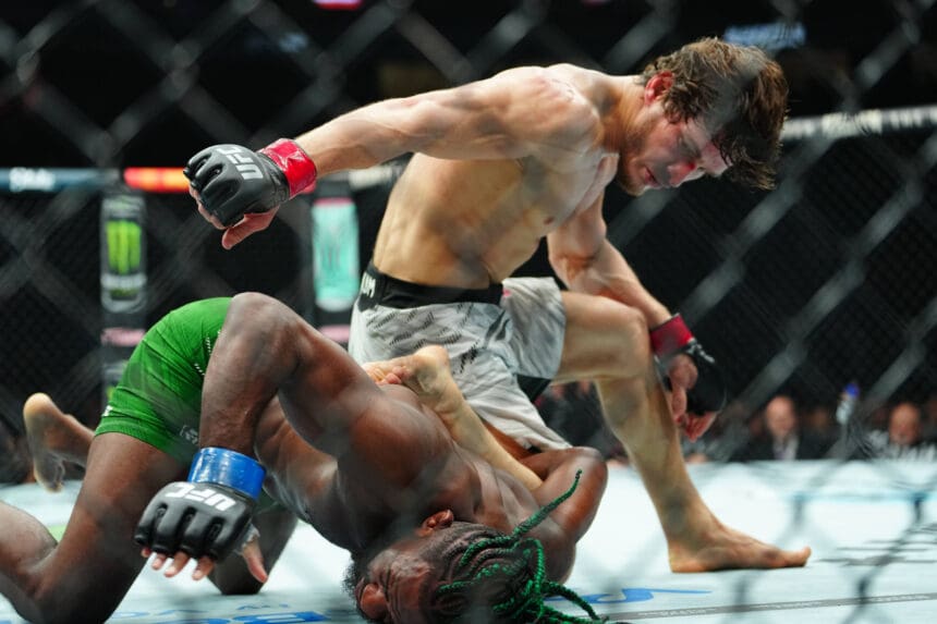 December 7, 2024, Las Vegas, Nevada, Las Vegas, Nv, United States: LAS VEGAS, NV -DECEMBER 7:Movsar Evloev and Aljamain Sterling meet in the octagon for a 3-round bout during UFC310 - Pantoja vs Asakura at T-Mobile Arena on December 7, 2024 in Las Vegas, Nevada /PxImages Las Vegas, Nevada United States - ZUMAp175 20241207_zsa_p175_455 Copyright: xLouisxGrassex