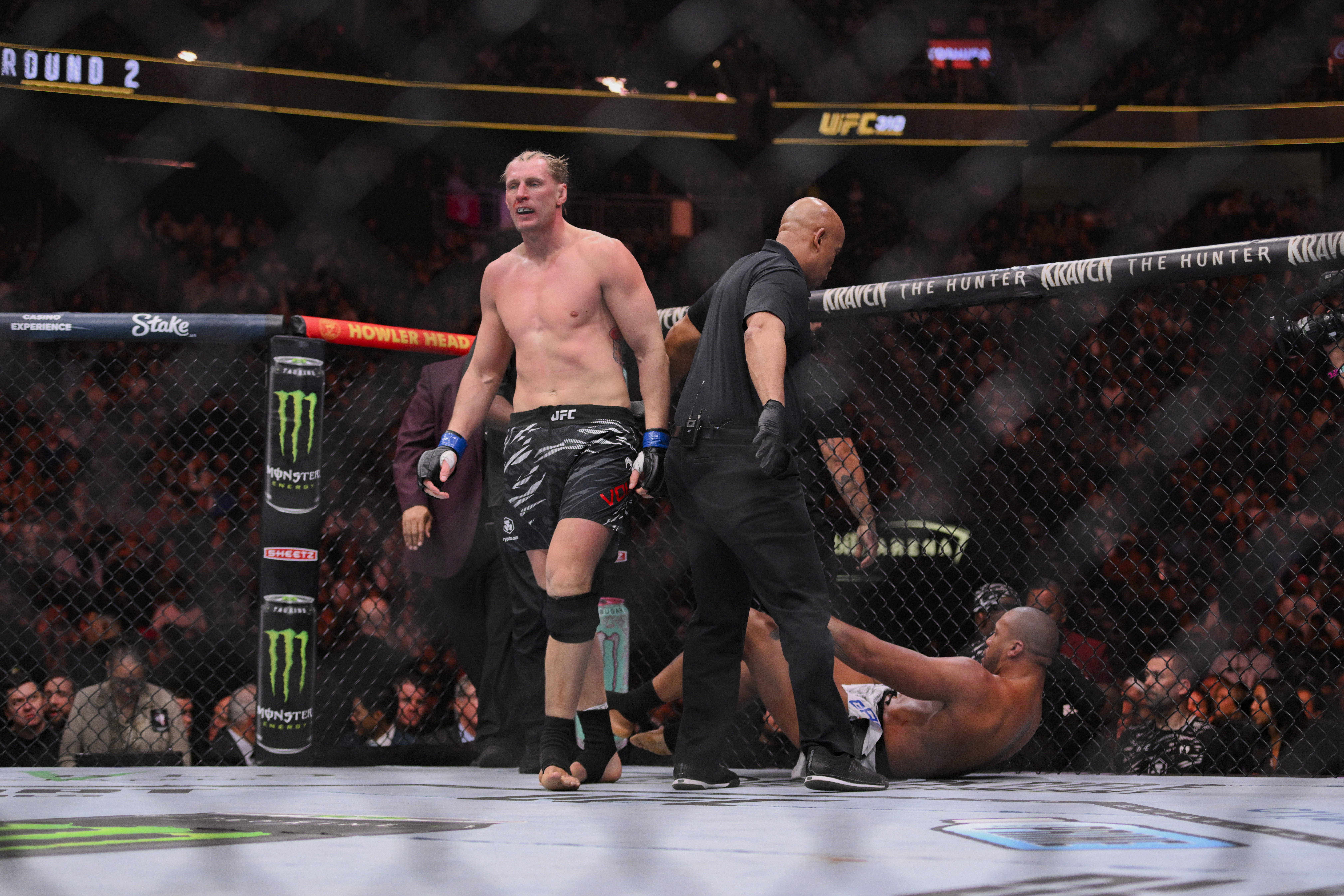 December 7, 2024, Las Vegas, Nevada, USA: CIRYL GANE 13-2-0 of La Roche-sur-Yon, France defeats ALEXANDER VOLKOV 38-10-0 of Moscow, Russia by split decision 29-28,28-29,29-28 during the UFC 310 event at the T Mobile Arena, Las Vegas Las Vegas USA - ZUMAo117 20241207_zsp_o117_056 Copyright: xMikaelxOnax