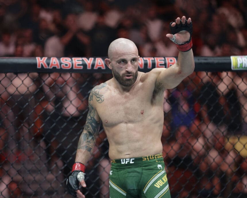 April 12, 2025, Miami, Florida, USA: ALEXANDER VOLKANOVSKI and DIEGO LOPES fight in the Main Event 5-round Featherweight Title bout at UFC 314 at the Kaseya Center in Miami, Florida. Miami USA - ZUMAs346 20250412_zsp_s346_149 Copyright: xAlejandroxSalazarx