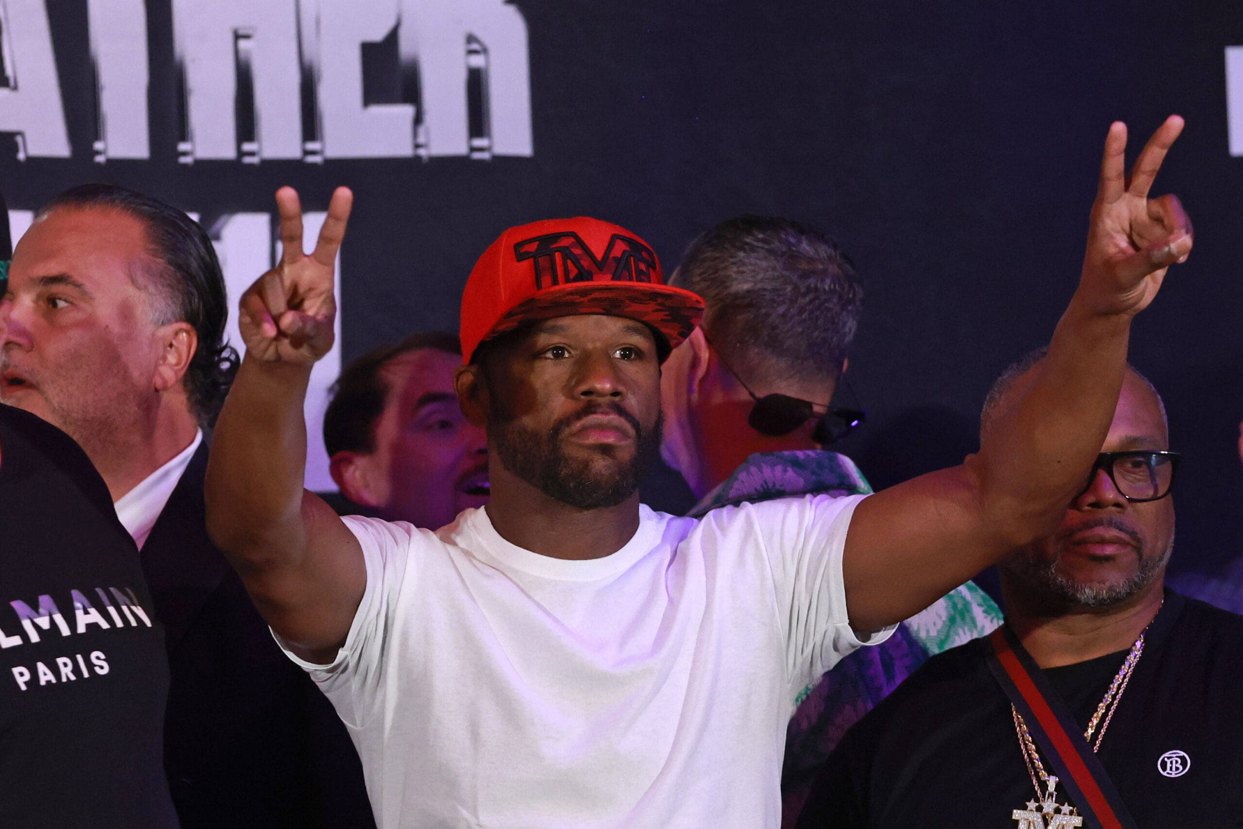 Ceremonial weigh-in ahead of Floyd Mayweather v John Gotti III in Mexico MEXICO CITY, MEXICO - AUGUST 23: Floyd Mayweather poses for photos during the ceremonial weigh-in ahead of his exhibition fight against John Gotti III , in Mexico City, Mexico on August 23, 2024. Mexico World. Editorial use only. Please get in touch for any other usage. PUBLICATIONxNOTxINxTURxUSAxCANxUKxJPNxITAxFRAxAUSxESPxBELxKORxRSAxHKGxNZL Copyright: x2025xAnadoluxDanielxCardenasx