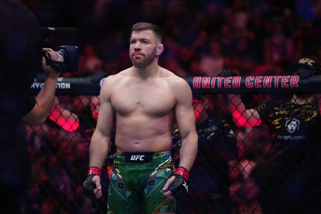 Dricus Du Plessis Eyes Move to 205lbs Amidst Grueling 45lbs Weight Cut ...
