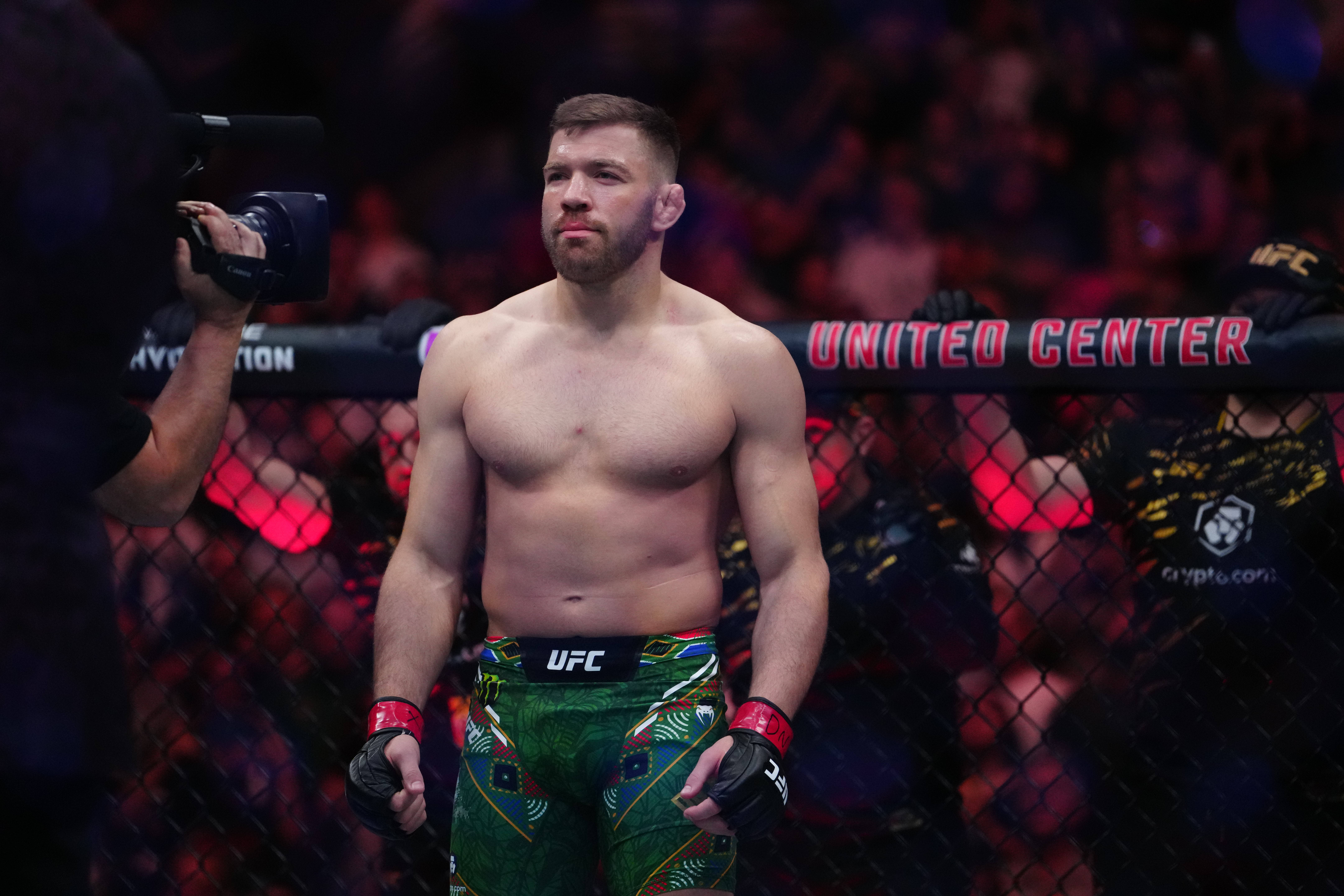 UFC 319 - Du Plessis vs Chimaev CHICAGO, IL - AUG 16:Dricus Du Plessis and Khamzat Chimaevmeet in the octagon for a 5-round bout during UFC 319 - Du Plessis vs Chimaev at United Center on August 16, 2025 in Chicago, IL Photo by Louis Grasse/PxImages Chicago, IL United Center CHICAGO, IL United States Copyright: xLouisxGrassex